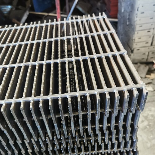 平臺(tái)鋼格柵板確保安全從腳下開(kāi)始