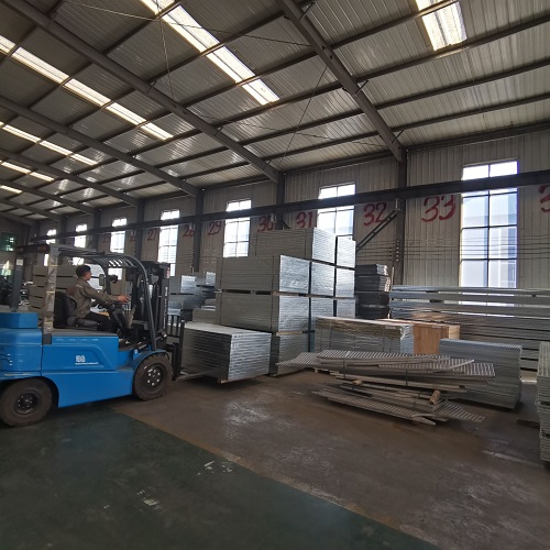 為什么大項(xiàng)目都選G325/30/100鋼格板？?jī)?yōu)勢(shì)全在這