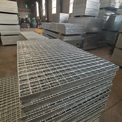 高空作業(yè)平臺專用鋼格板：安全承重設(shè)計(jì)全解析！