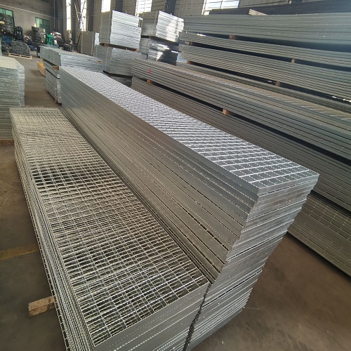 高空作業(yè)平臺專用鋼格板：安全承重設(shè)計(jì)全解析！