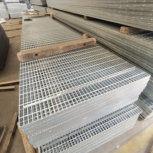 化工廠鋼格板選型指南：耐酸耐腐蝕材質(zhì)推薦！