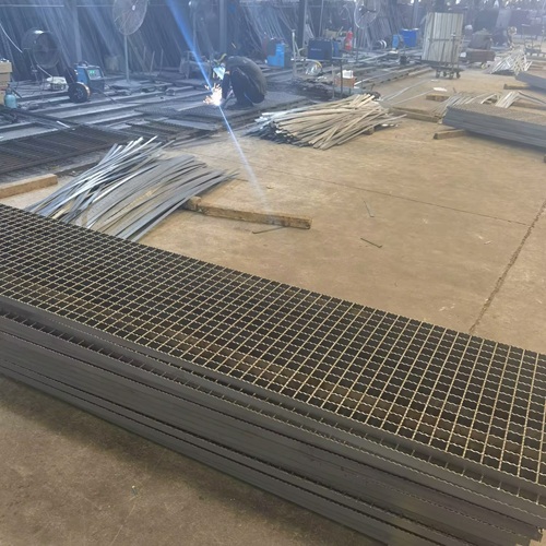 鋼格板排水不暢怎么改進(jìn)？試試這樣做