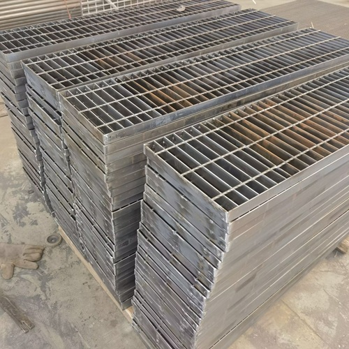 鋼格板用于排水溝蓋板的優(yōu)勢分析