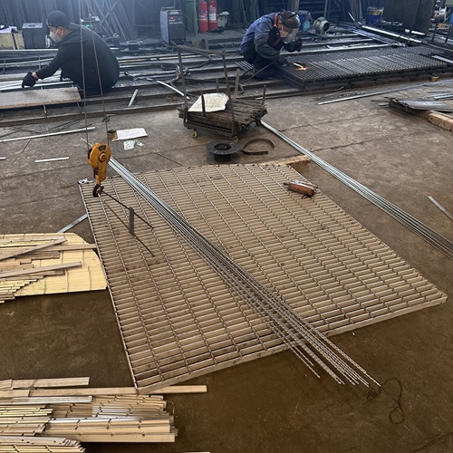 鋼格柵板在地下管廊中的核心作用