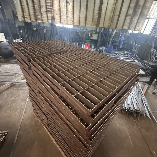 鋼格柵板如何延長使用壽命？維護技巧分享