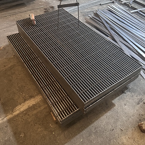 鋼格板材質(zhì)選錯(cuò)易開(kāi)裂！2025選型避雷指南