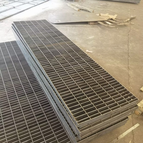 地下管廊巡檢平臺(tái)首選鋼格板，3大核心原因揭秘