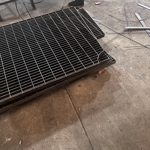 鋼格板在冷鏈倉庫的應用，防滑耐低溫太實用