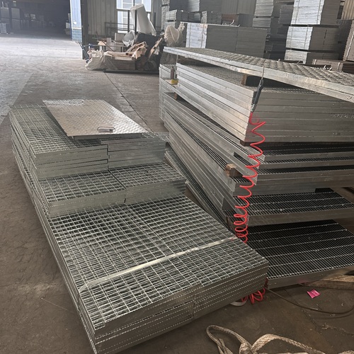 鋼格板走進公園社區(qū)便民設(shè)施新材質(zhì)