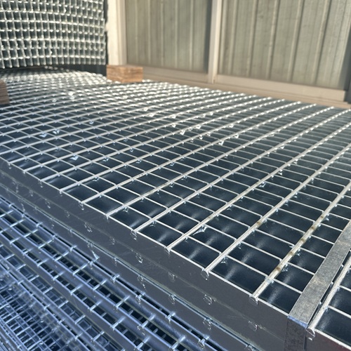 鋼格板安裝不當(dāng)?shù)暮蠊こ倘吮仨毦? /> 
</p>
<h2>
	<strong>第五，<a href=